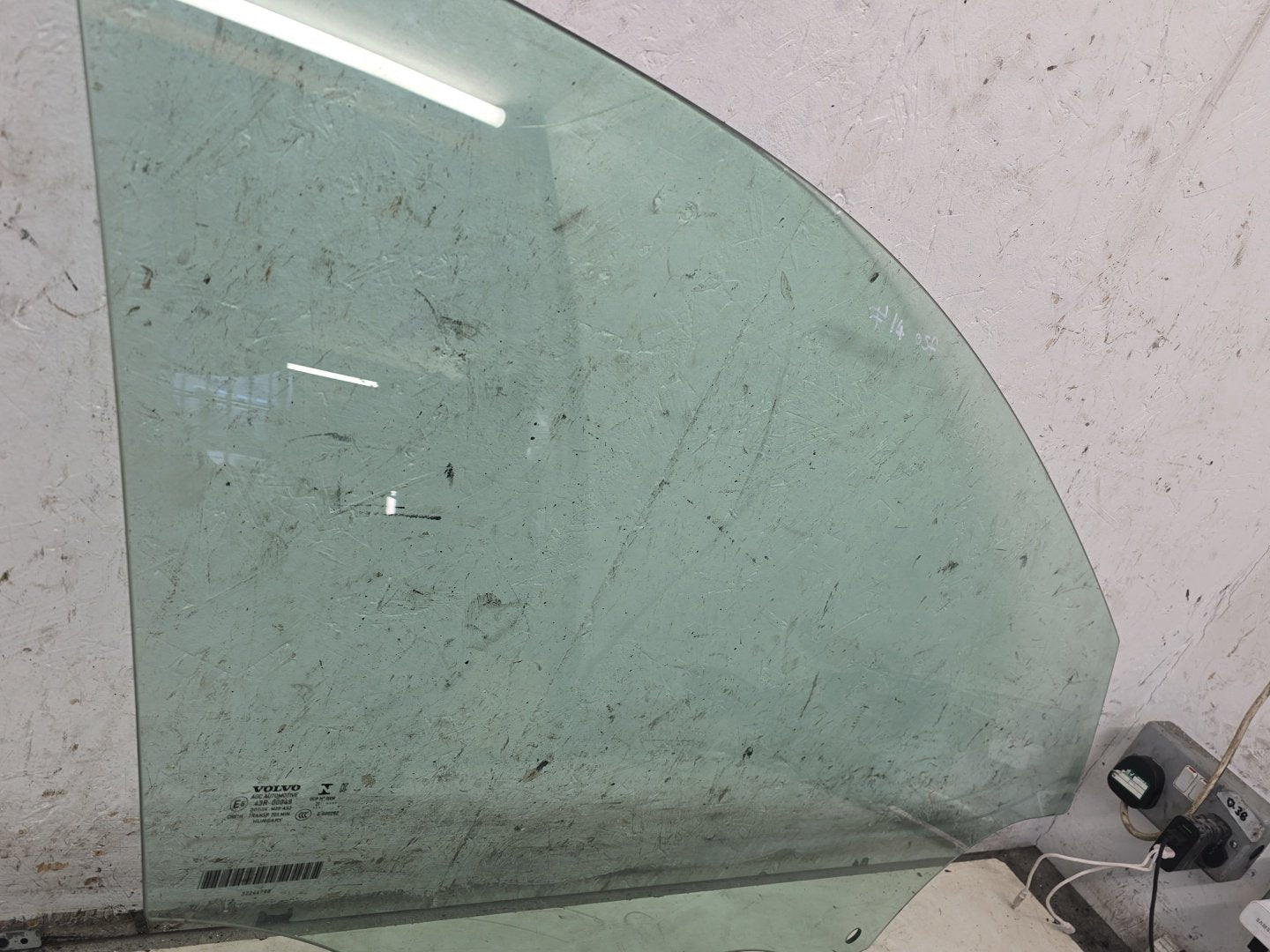 2017 - 2025 Volvo XC40 536 SUV Right Front Door Window