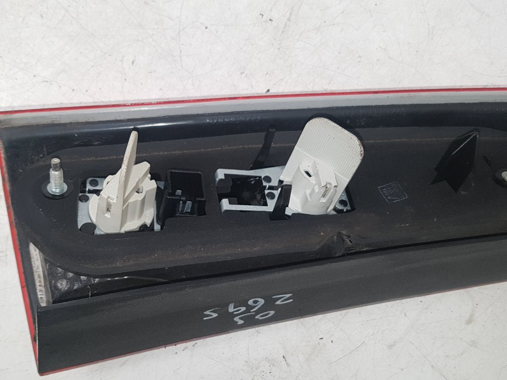 2004 - 2007 Volvo XC70  Estate REAR/TAIL LIGHT UPPER (DRIVER SIDE) 30655375
