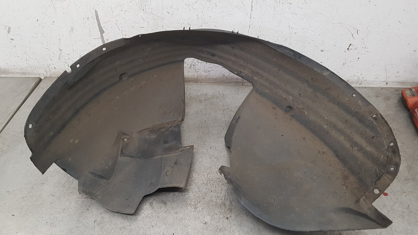 2000 - 2007 Volvo V70   Left Front Guard Liner 8648173
