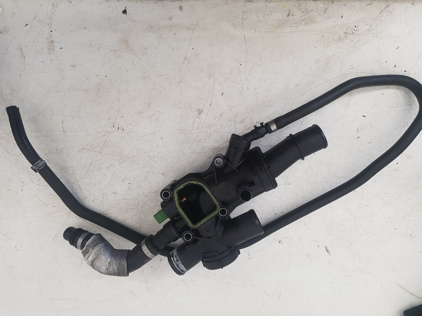 2006 - 2012 Volvo C30  Hatchback THERMOSTAT HOUSING/TEMP SENSOR 30725119