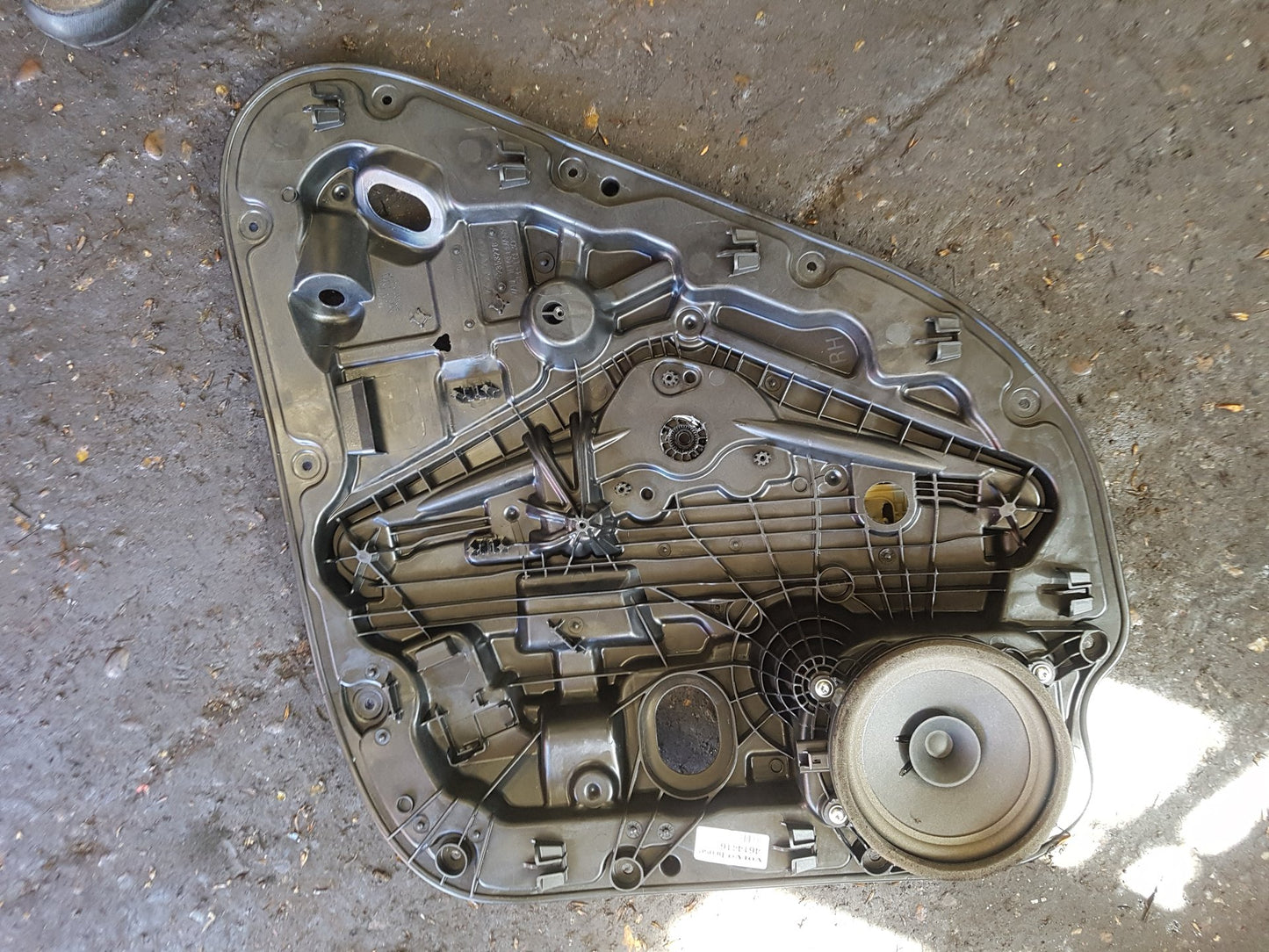 2017 - 2025 Volvo XC40 536 SUV Right Rear Door Regulator 32353278