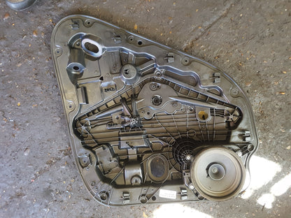 2017 - 2025 Volvo XC40 536 SUV Right Rear Door Regulator 32353278