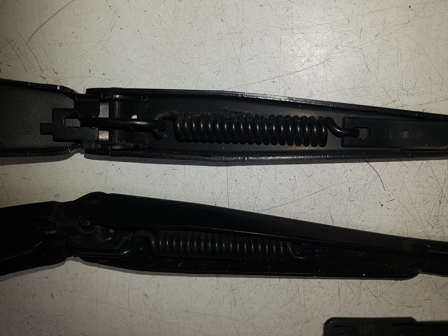 2013 - 2019 Volvo V40 III 525 Hatchback FRONT WIPER ARMS (PAIR) 31276063
