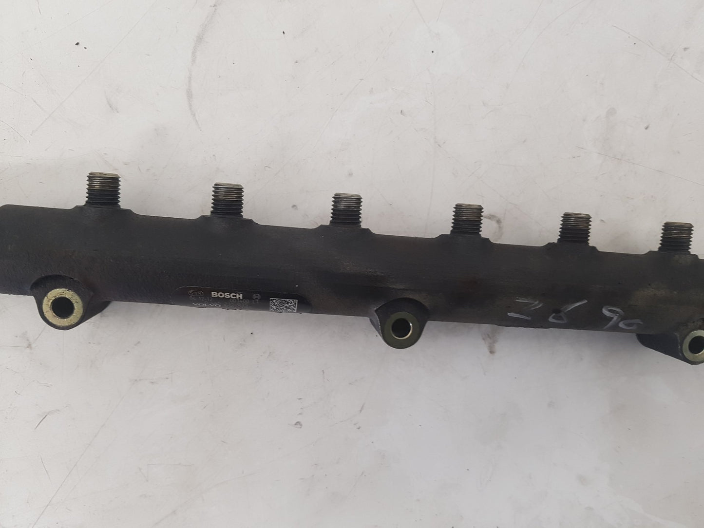 2003 - 2005 Volvo XC90   Injection Rail 0445215015