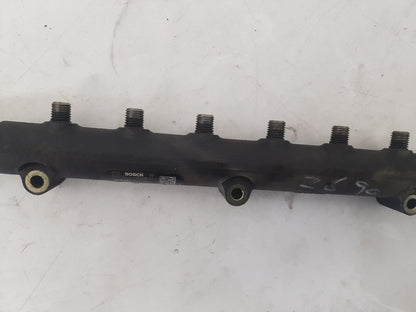2003 - 2005 Volvo XC90   Injection Rail 0445215015