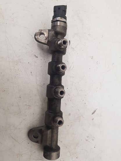 2010 - 2012 Saab 9-5  Saloon Injection Rail 0445 214 221