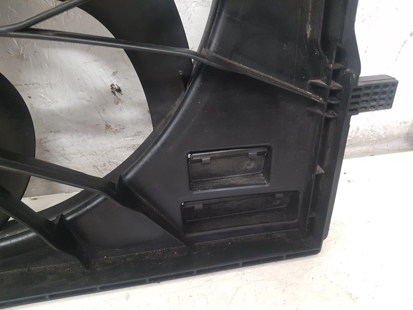 2017 - 2026 Volvo V60 II 225 Estate RADIATOR FAN & COWLING (A/C CAR) 31657360