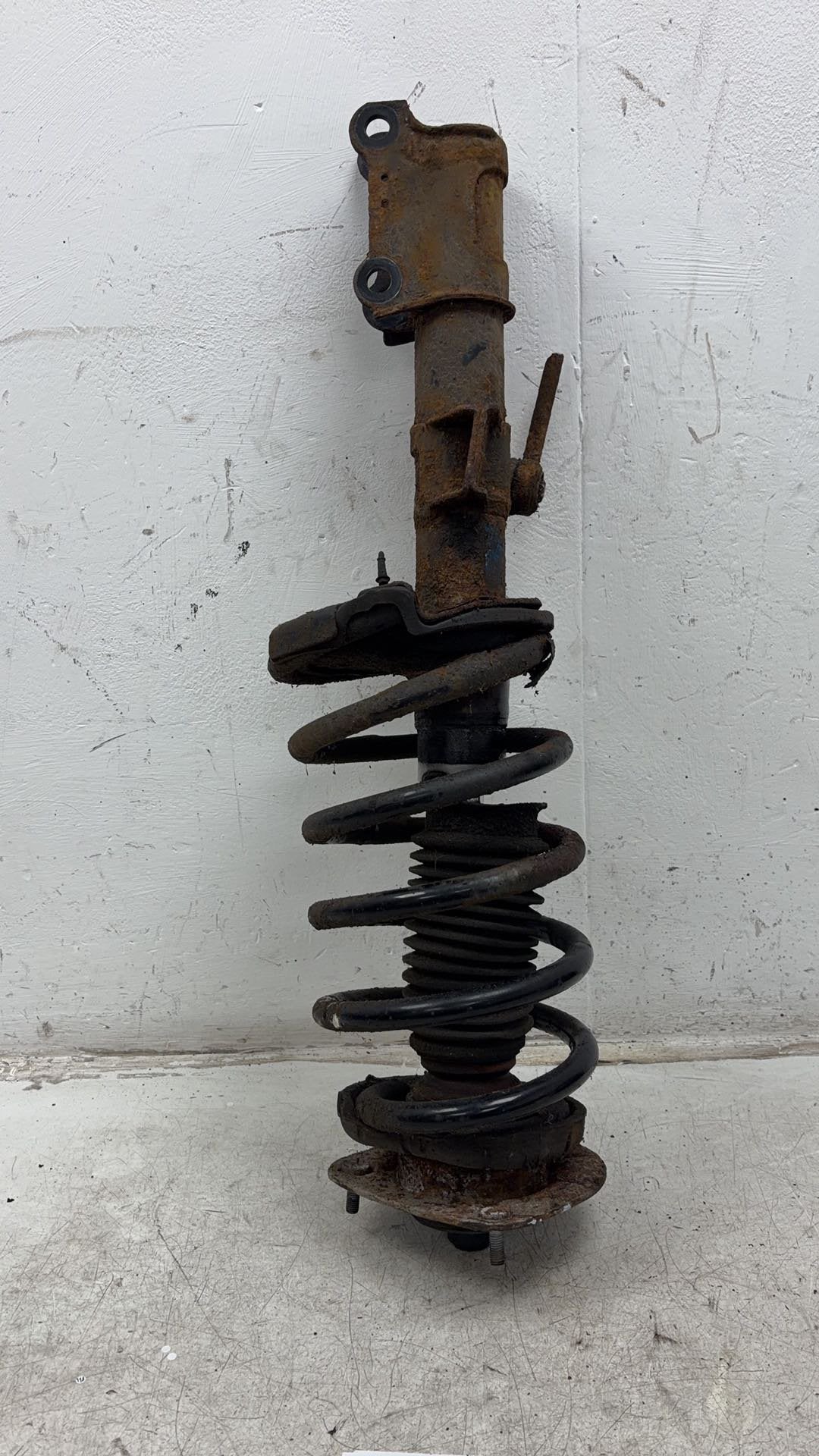 2007 - 2014 Volvo XC90  Estate COIL SPRING (FRONT PASSENGER SIDE)