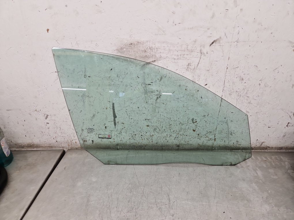 2008 - 2015 Volvo V70  Estate Right Front Door Window