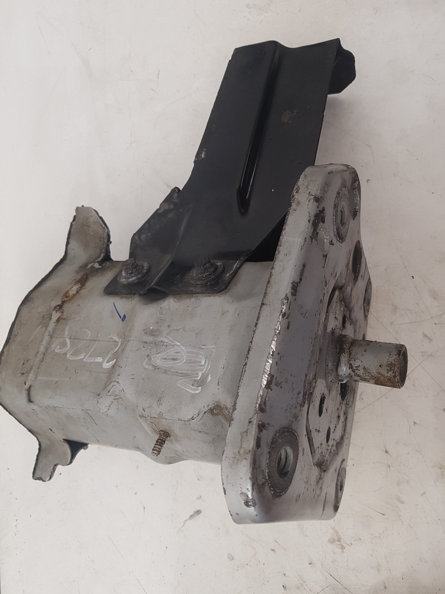2008 - 2013 Volvo XC60 I 156 Estate DRIVERS SIDE CHASSIS CUT 31333207