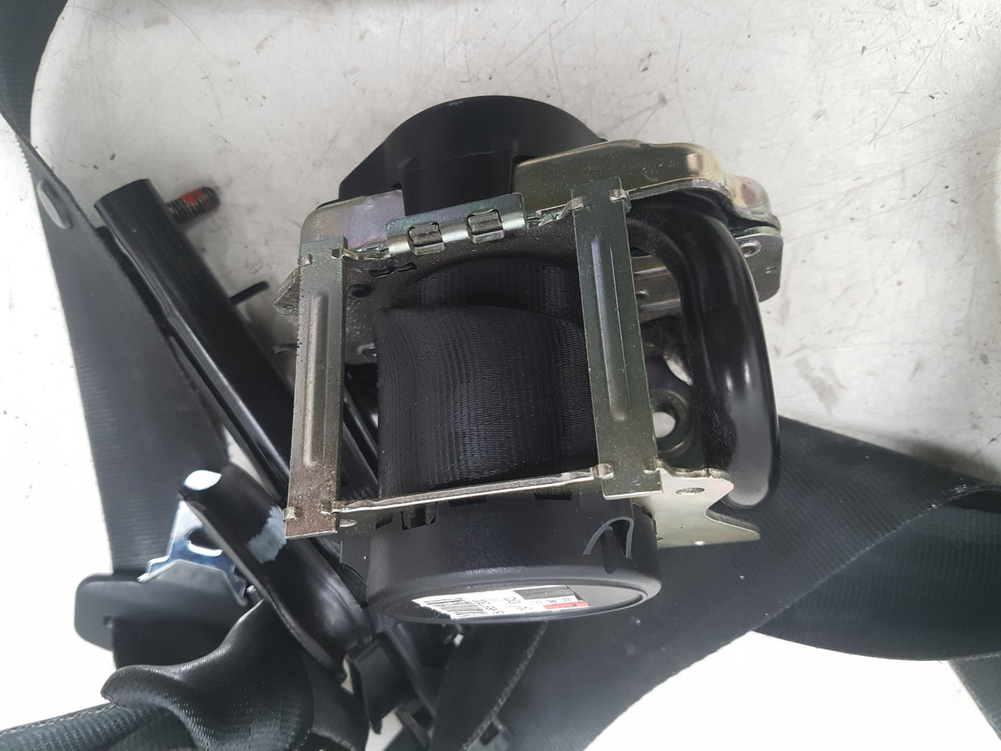 2013 Volvo V40  Hatchback Left Front Seat Belt 31390453