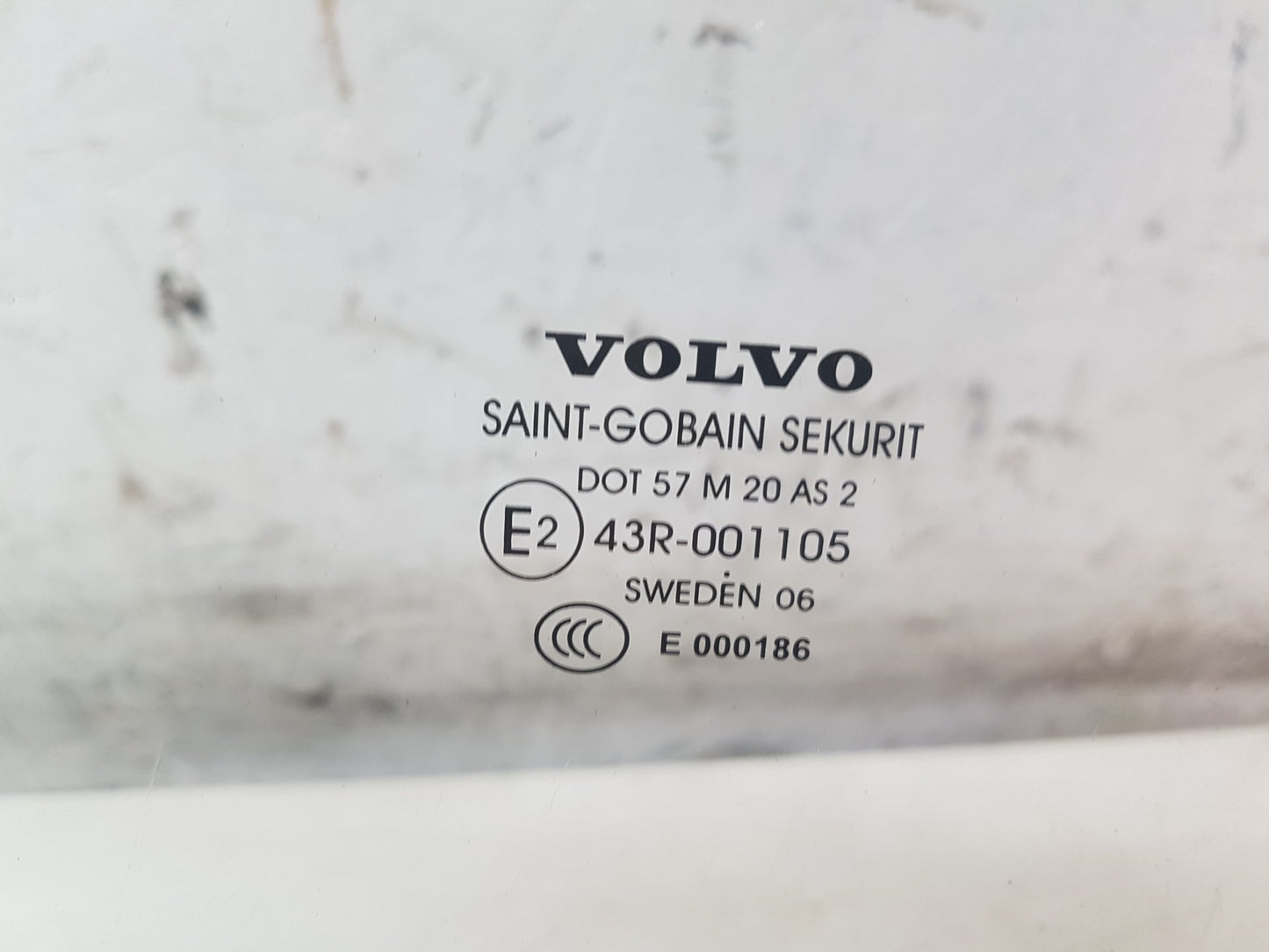 2004 - 2012 Volvo V50   Estate Left Front Door Window AS2