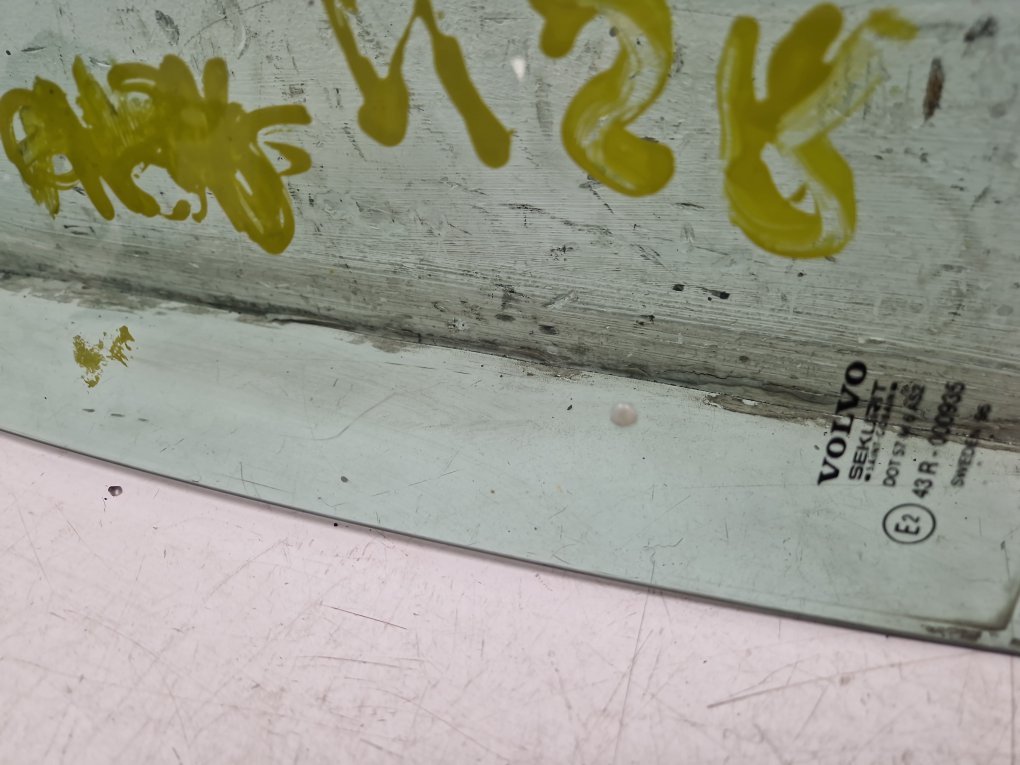 1986 - 1998 Volvo 940  Estate Left Rear Door Window AS2