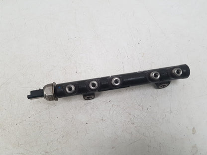 2012 - 2019 Volvo V40  Hatchback Injection Rail 968529758002
