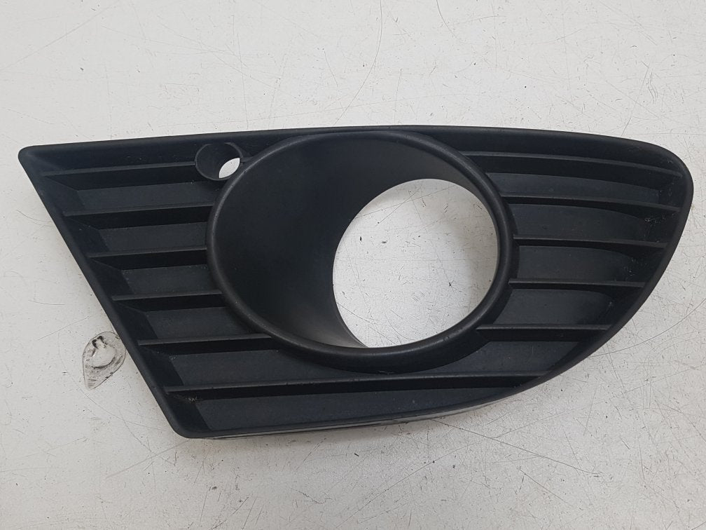 2001 - 2009 Saab 9-5  Estate FOG LIGHT GRILL (LEFT) 5491584