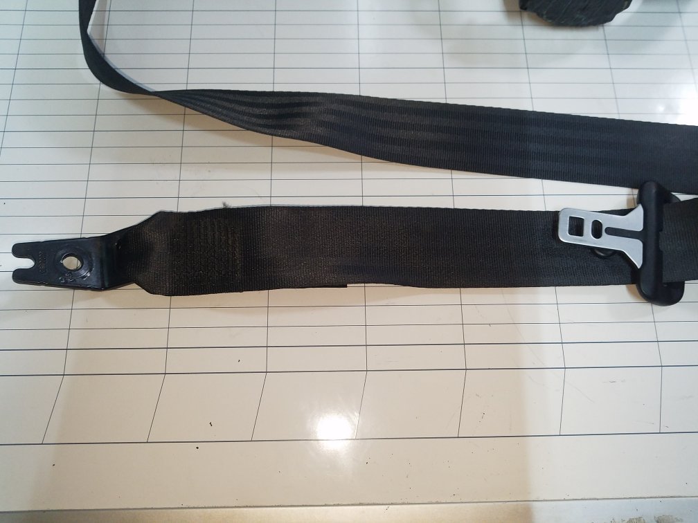 2006 - 2010 Volvo S80  Saloon Rear Centre Seat Belt 08686415
