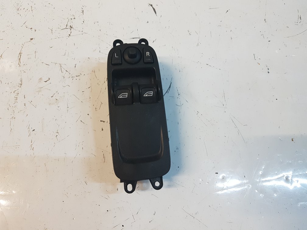 2006 - 2010 Volvo C30  Hatchback Right Front Window Switch 31295124-AA