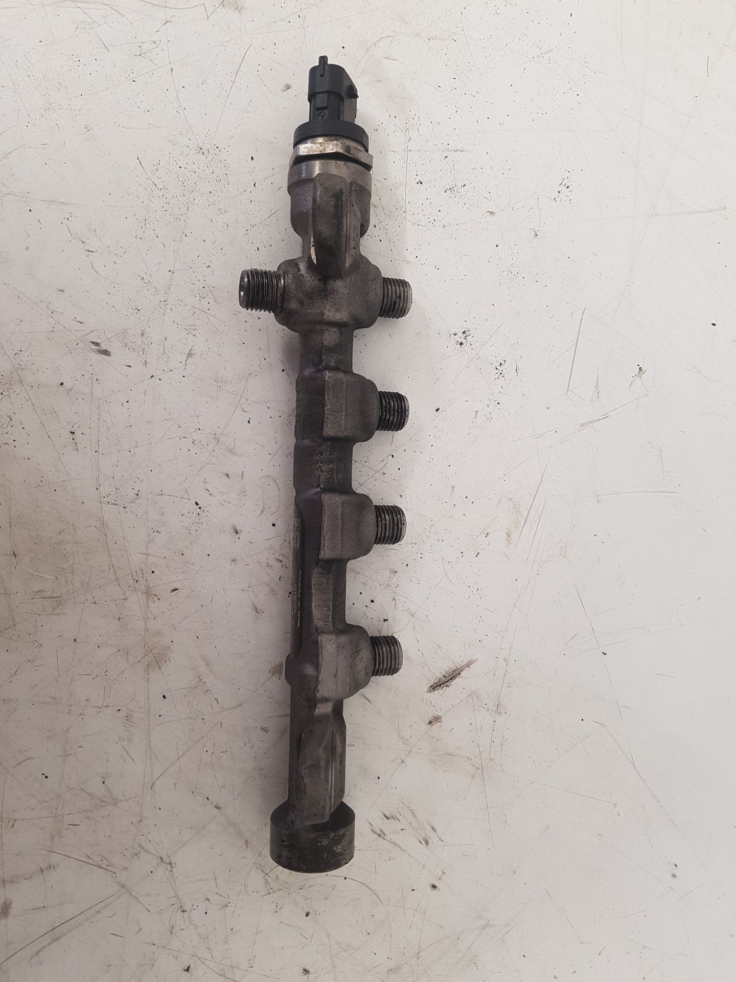 2010 - 2012 Saab 9-5  Saloon Injection Rail 0445 214 221