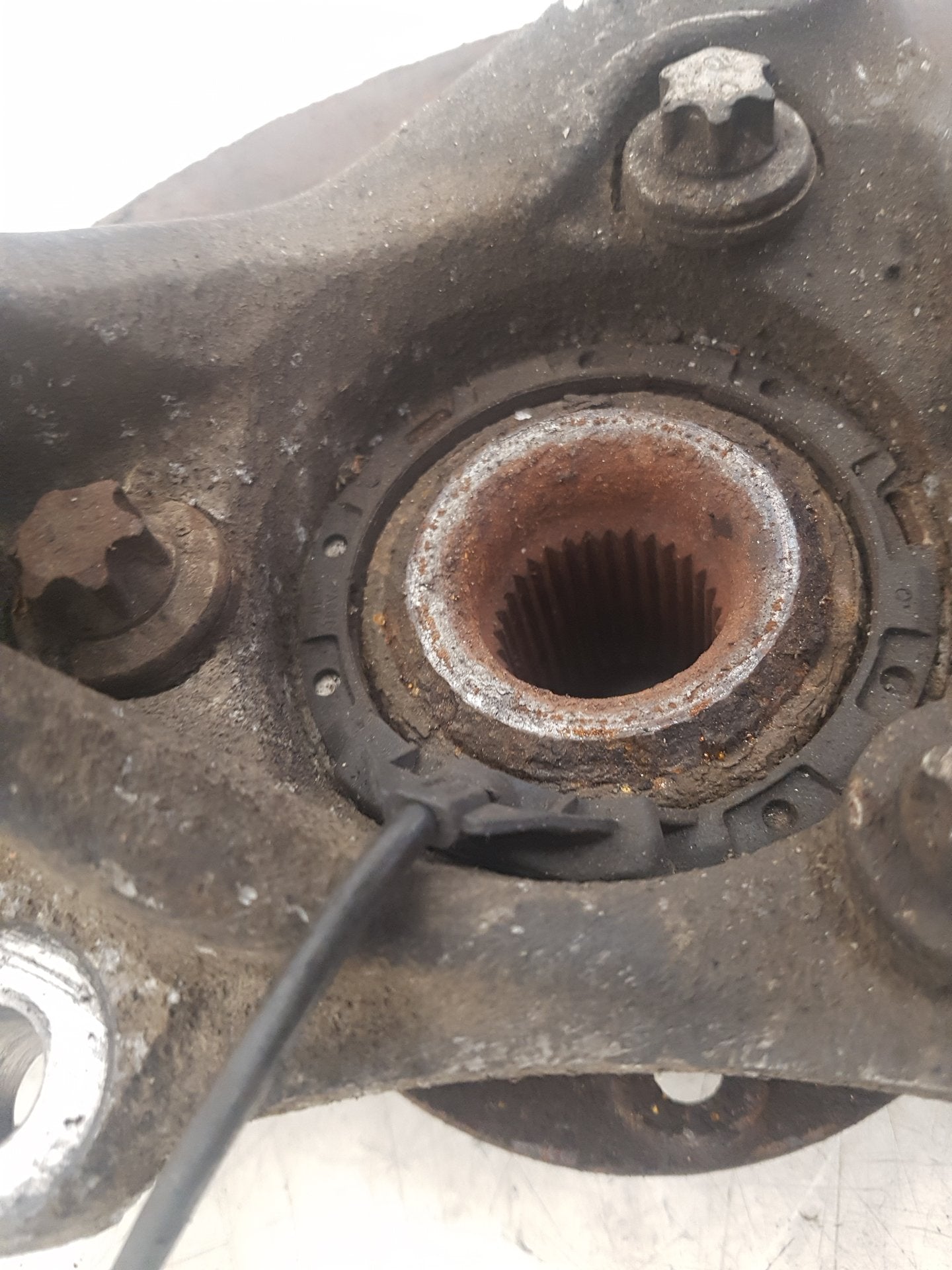 2005 - 2015 Saab 9-3  Estate Right Front Hub Assembly 13224416