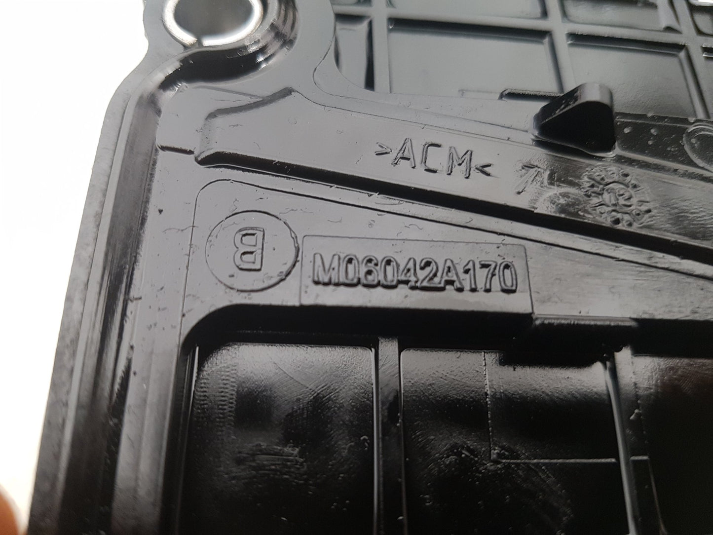 2013 - 2016 Volvo V40 III 525 Hatchback Rocker Cover M06042A170