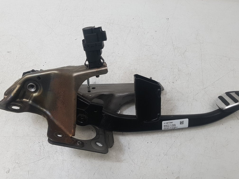 2004 - 2013 Volvo C30  Hatchback Brake Pedal 31381340