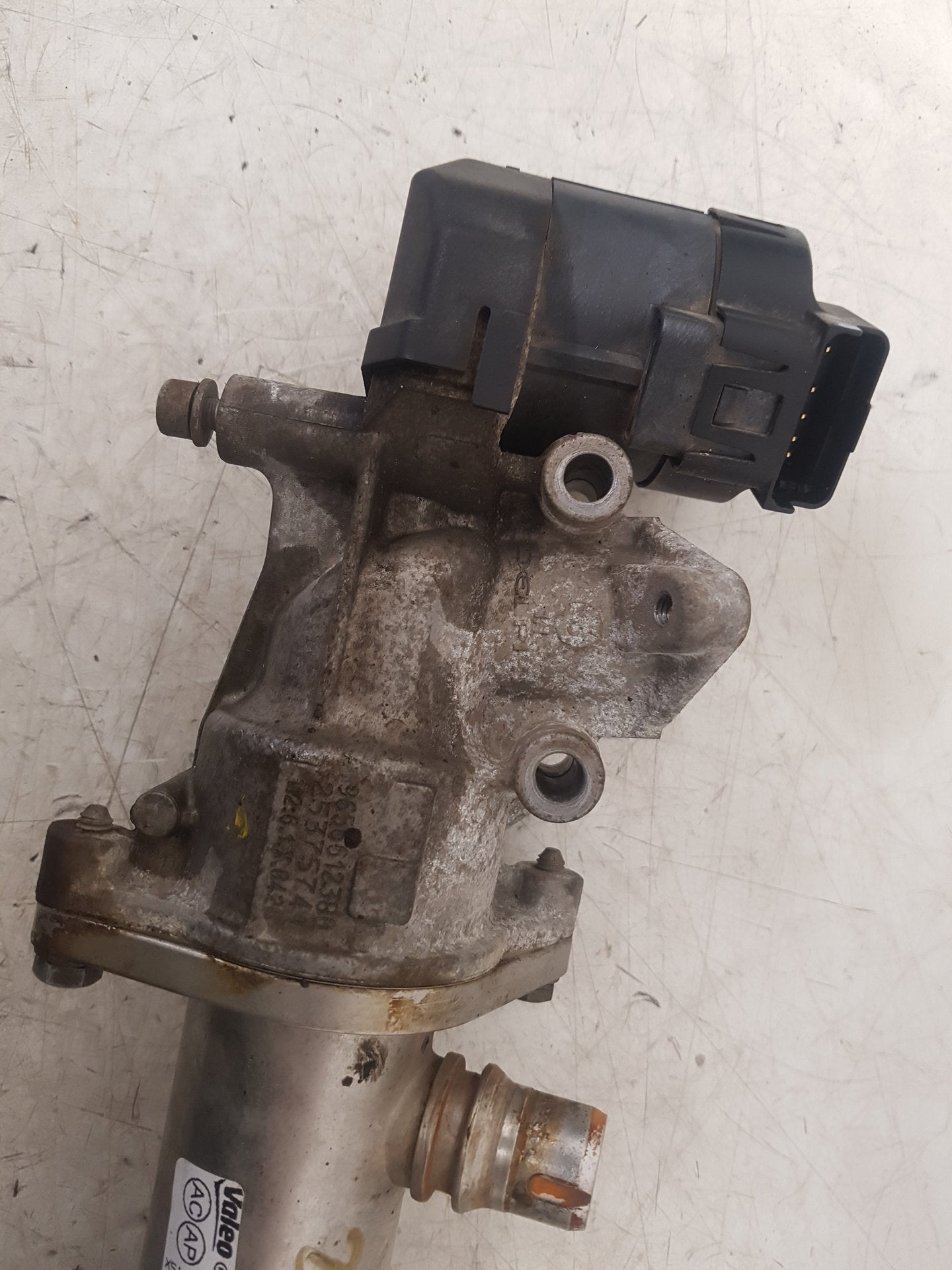 2004 - 2010 Volvo V50   Estate EGR VALVE AND COOLER 9645689780
