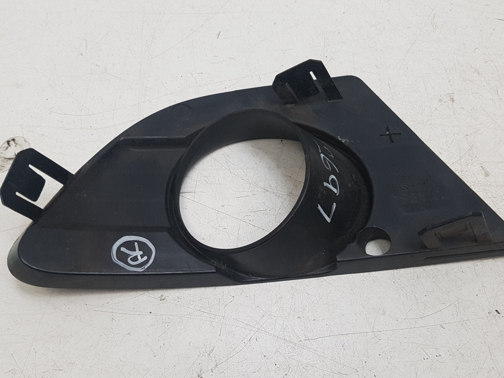 2001 - 2009 Saab 9-5  Estate FOG LIGHT GRILL (RIGHT) 5491592