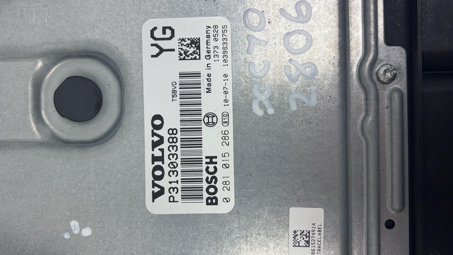 2010 Volvo XC70  Estate Engine ECU 31303388