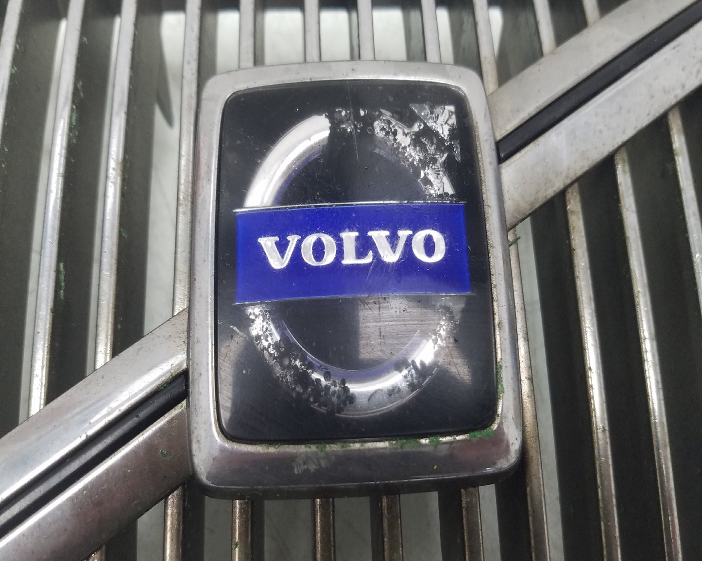 1998 - 2002 Volvo S80   FRONT GRILL
