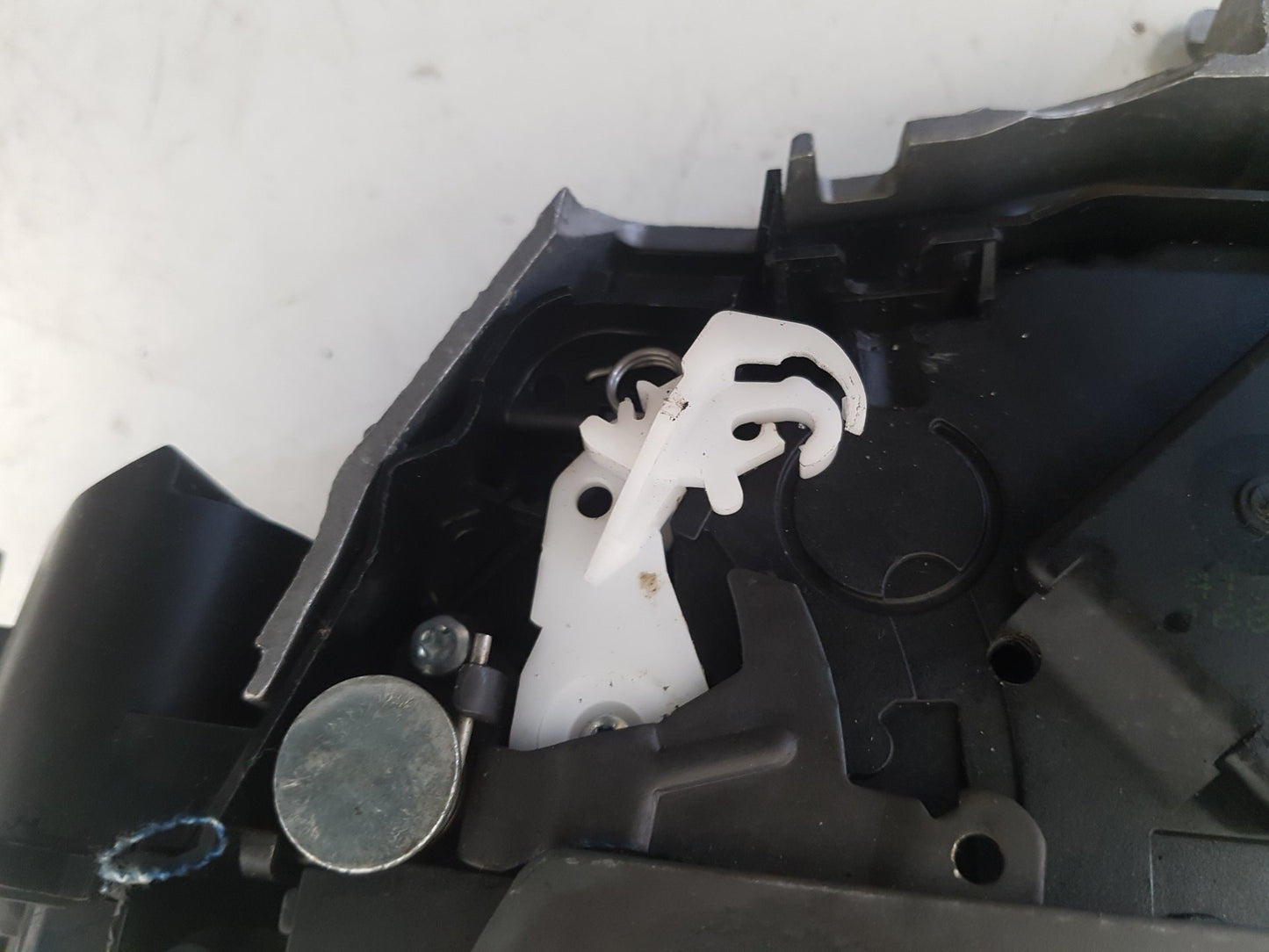 2006 - 2010 Volvo C70   Left Front Door Lock Actuator 30632852