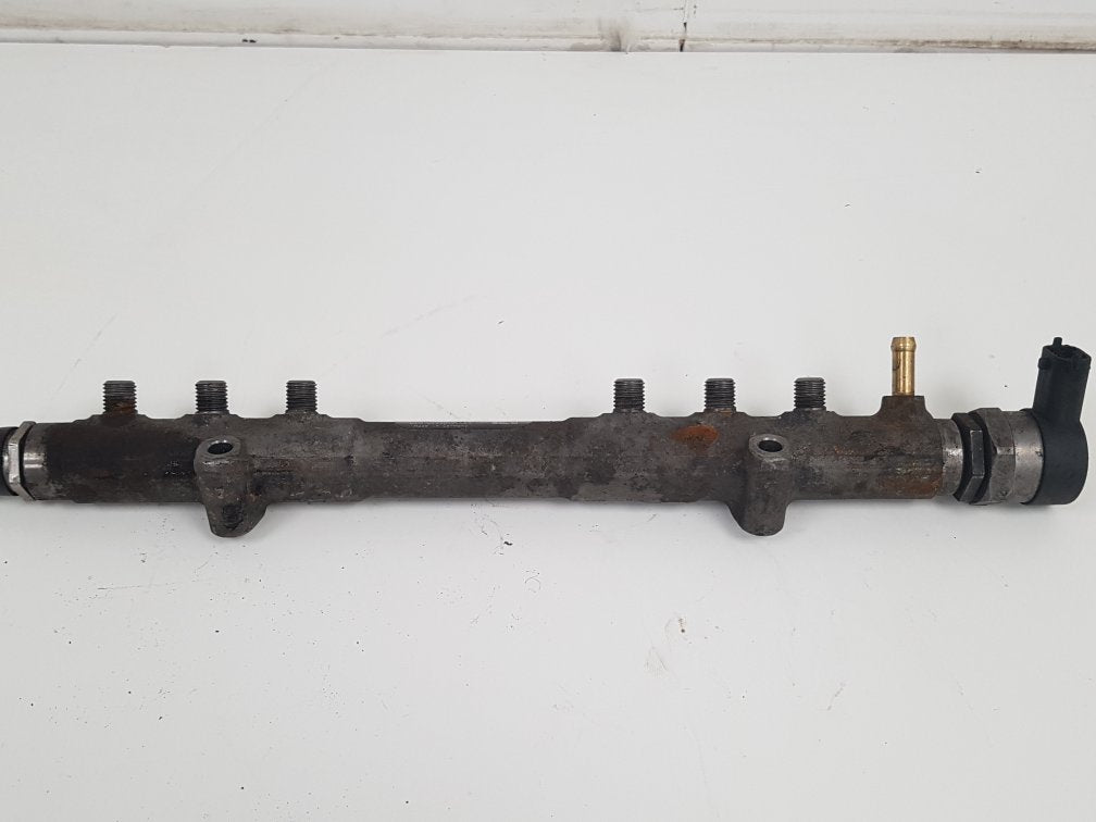 2004 - 2007 Volvo V50   Estate Injection Rail 30777554