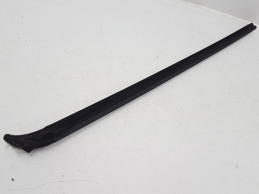 2004 - 2007 Volvo V70  Estate WINDOW SCRAPER