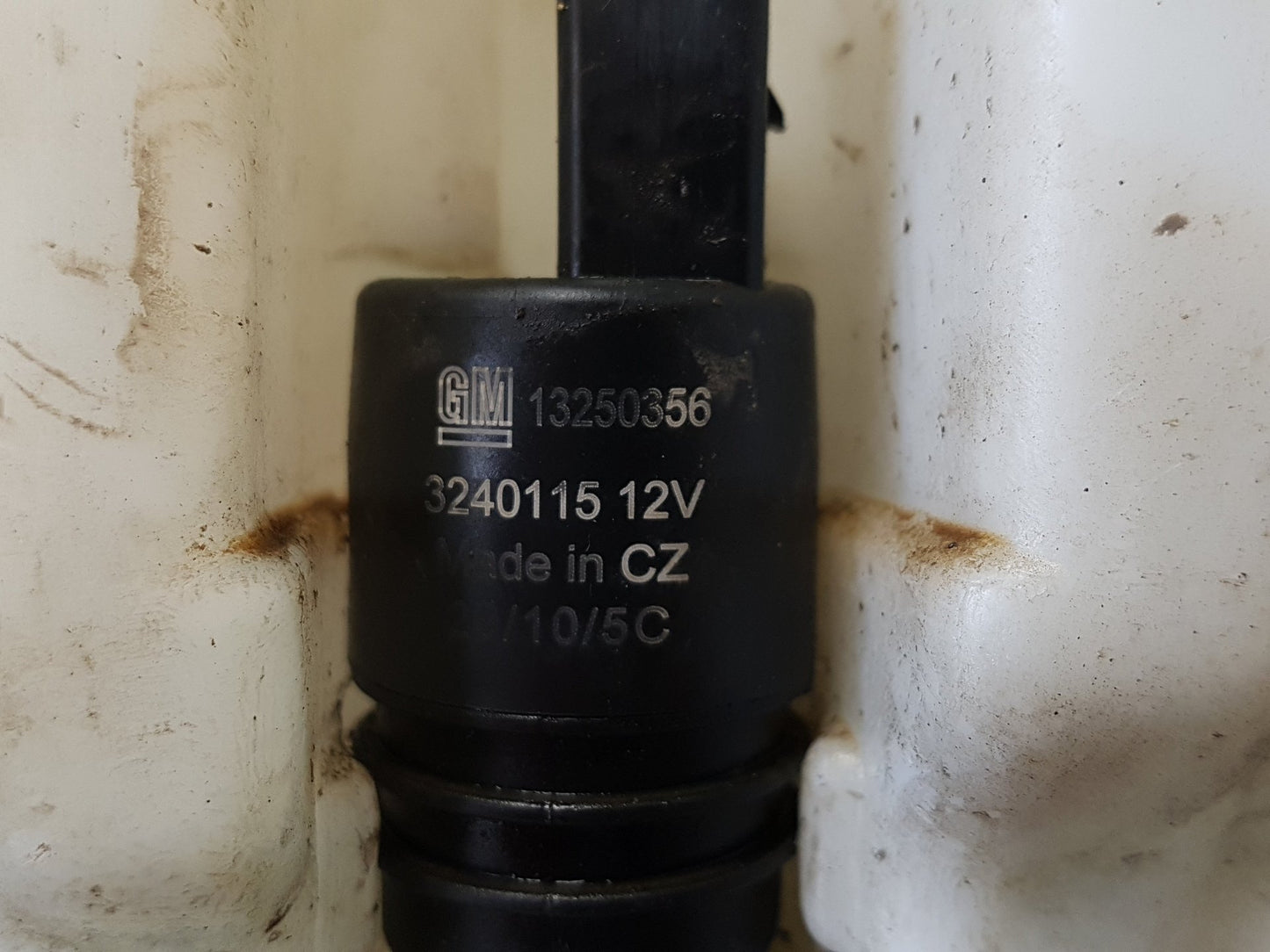 2010 - 2012 Saab 95  Saloon WASHER BOTTLE & MOTOR 13250356