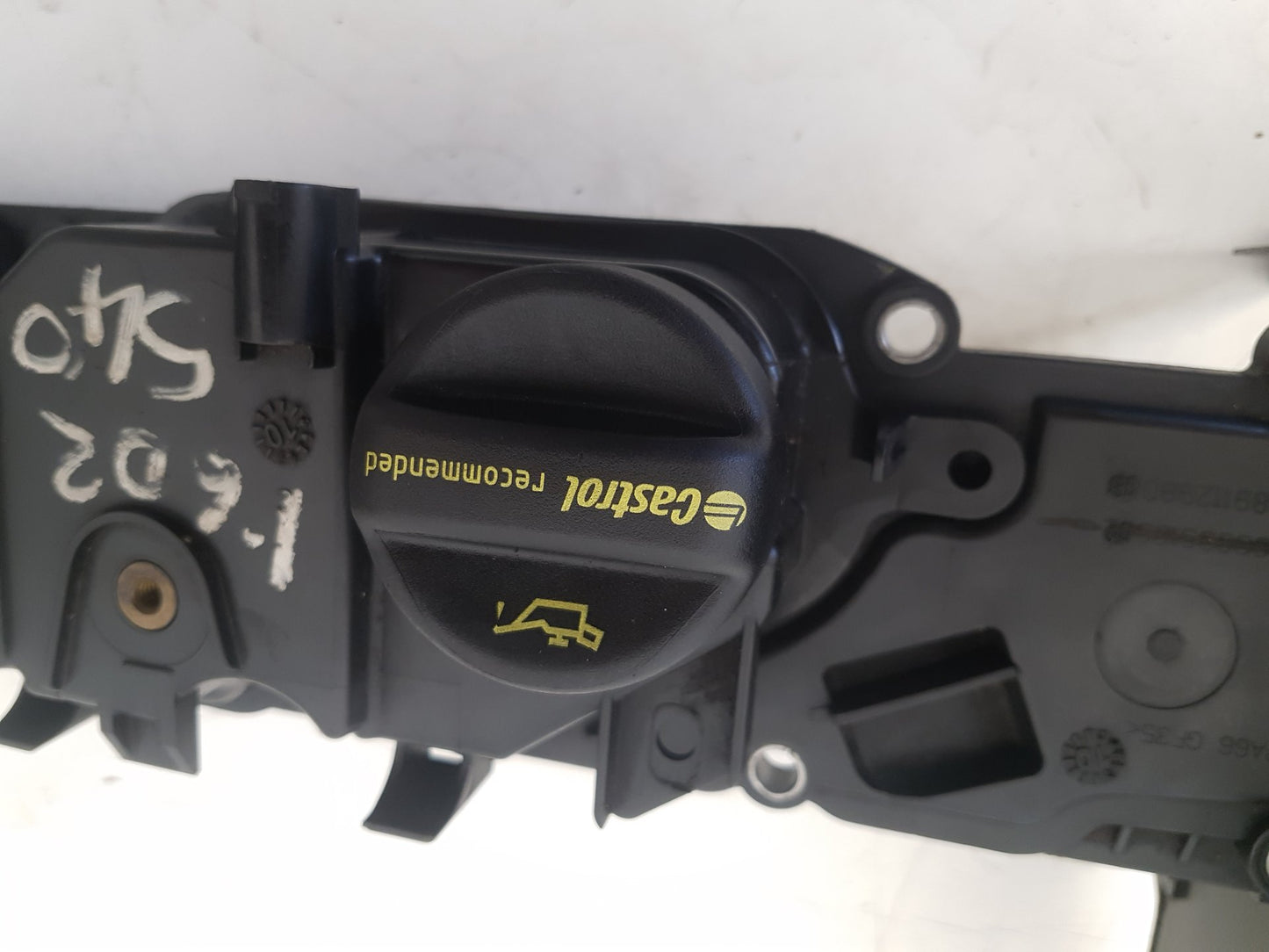 2014 Volvo V40  Hatchback ROCKER VALVE COVER 9689112980