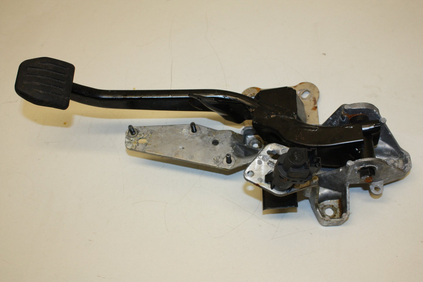 2010 - 2018 Volvo V60   Brake Pedal 31302349