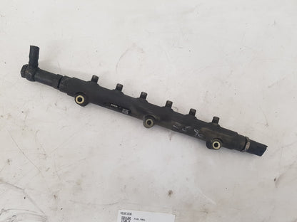 2003 - 2005 Volvo XC90   Injection Rail 0445215015