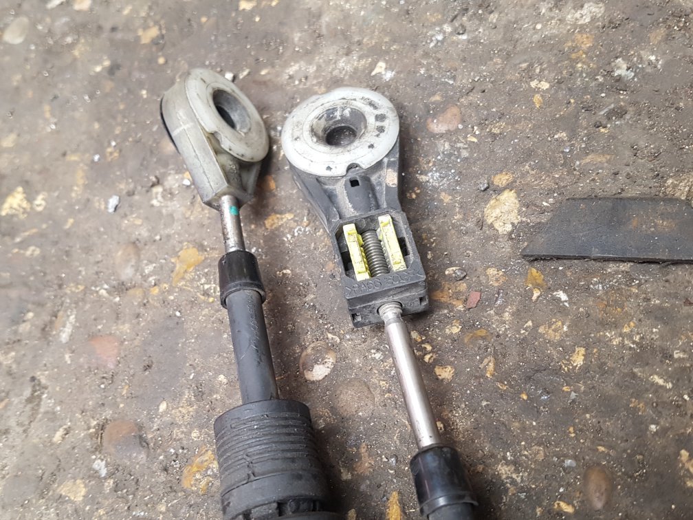 2012 - 2016 Volvo V40  Hatchback Gear Shifter Cable Set 31280505