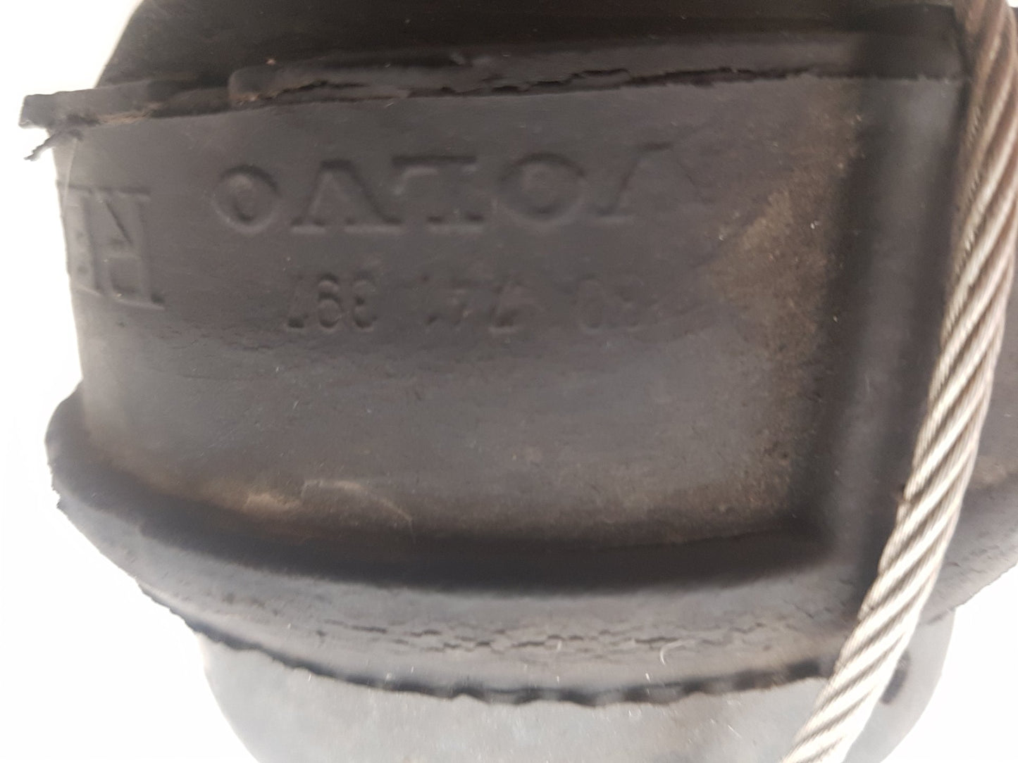 2004 - 2007 Volvo XC70  Estate Bottom Engine Mount 30741397