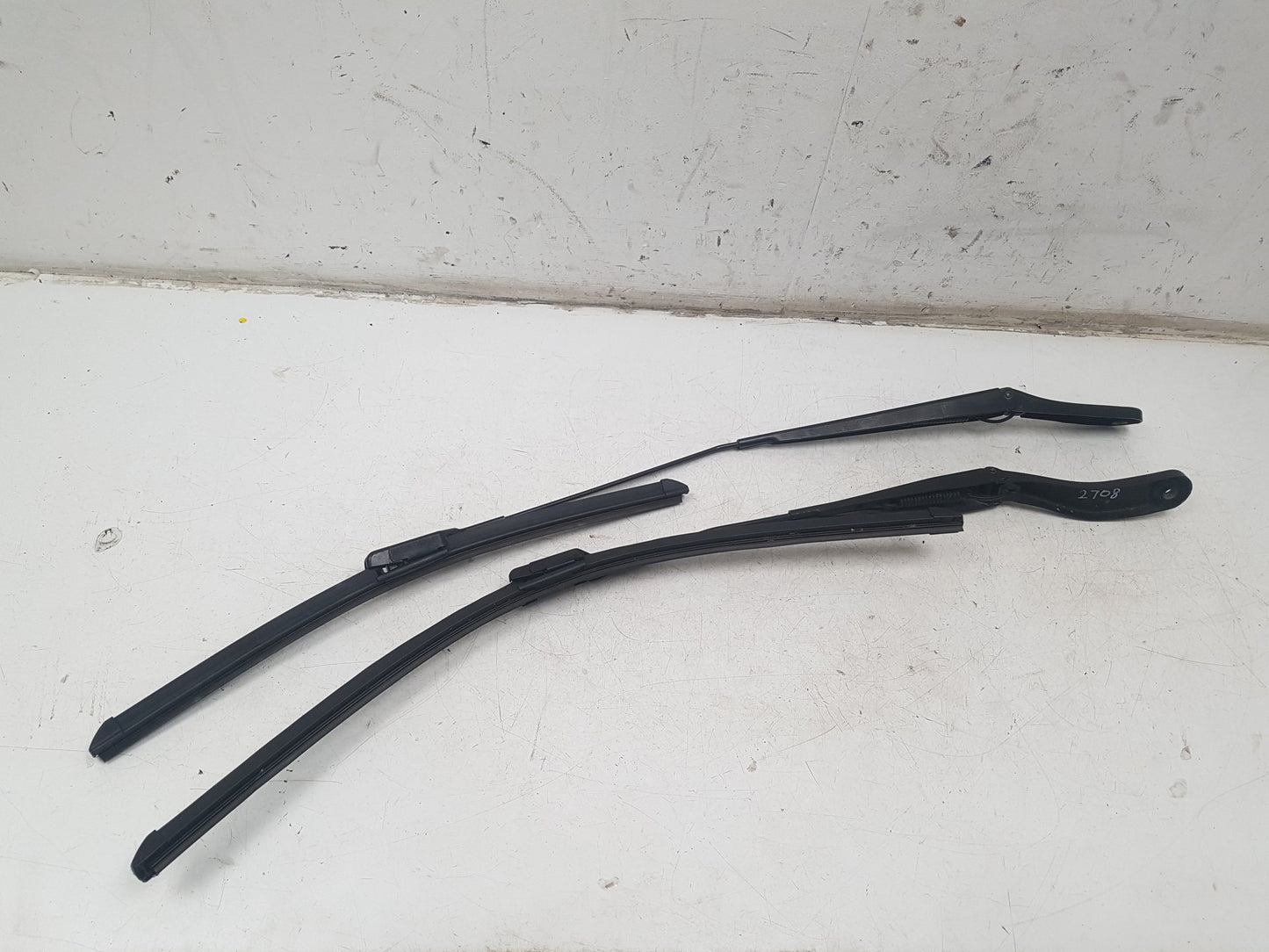 2007 Volvo C70  Convertible FRONT WIPER (PAIR) 30753000