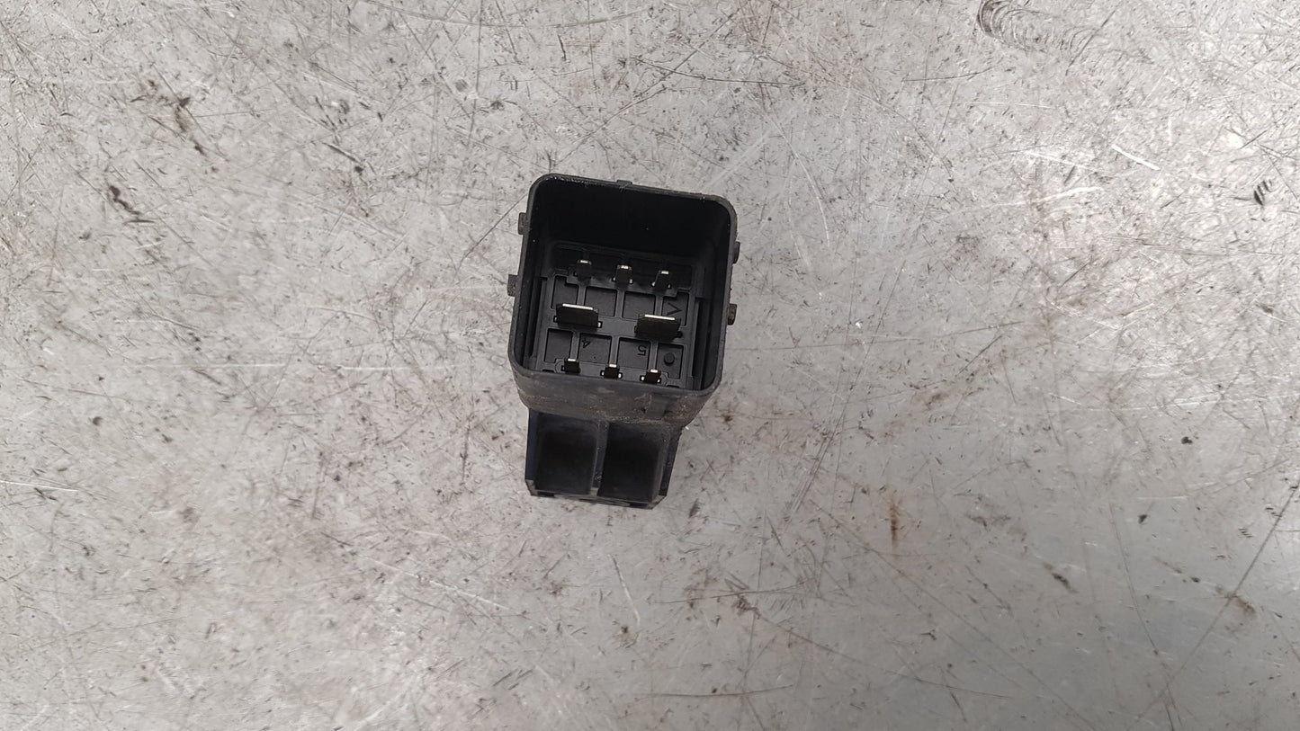 2012 - 2016 Volvo V40  Hatchback Glow Plug Relay 51299049