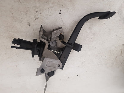 2013 - 2016 Volvo V40 III 525 Hatchback Clutch Pedal 31381272