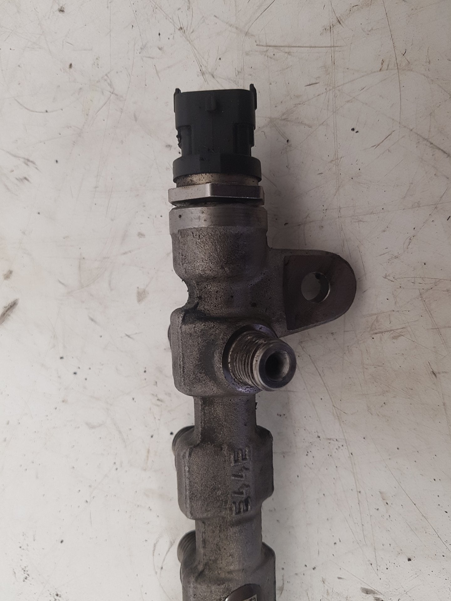 2010 - 2012 Saab 9-5  Saloon Injection Rail 0445 214 221