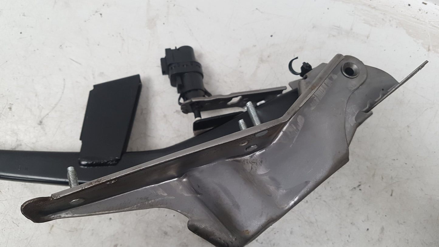 2007 - 2013 Volvo C70  Convertible Brake Pedal 4N51-2467-AG
