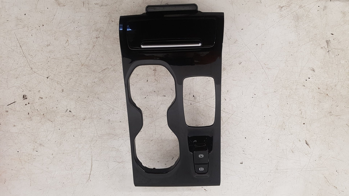 2017 - 2025 Volvo XC40 536 SUV Shifter Surround
