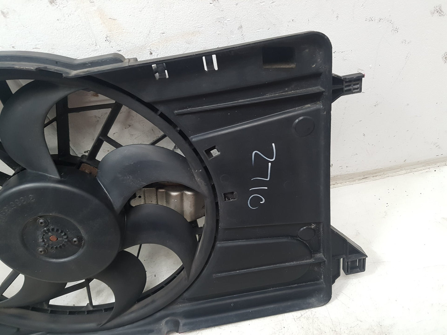 2004 - 2010 Volvo V50  Estate RADIATOR FAN & COWLING (A/C CAR) 3M5H8C607UH