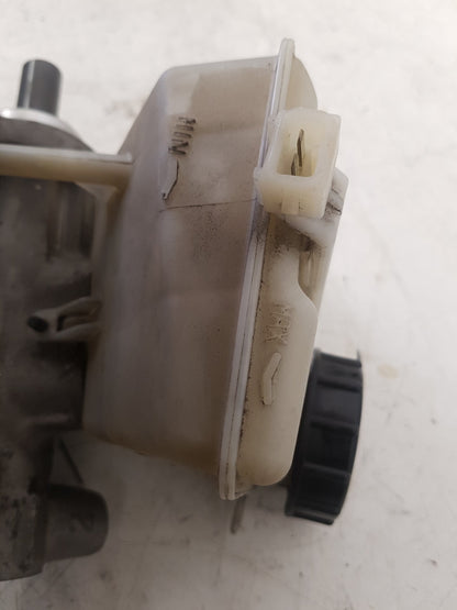 2007 Volvo V70  Estate BRAKE FLUID RESERVOIR AND MASTER CYLINDER 36002375