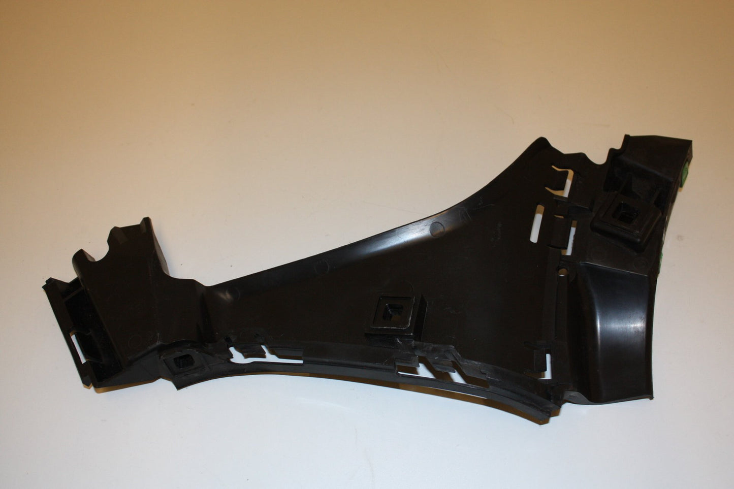2010 - 2012 Volvo C30   BUMPER BRACKET (DRIVERS SIDE REAR) 31265679