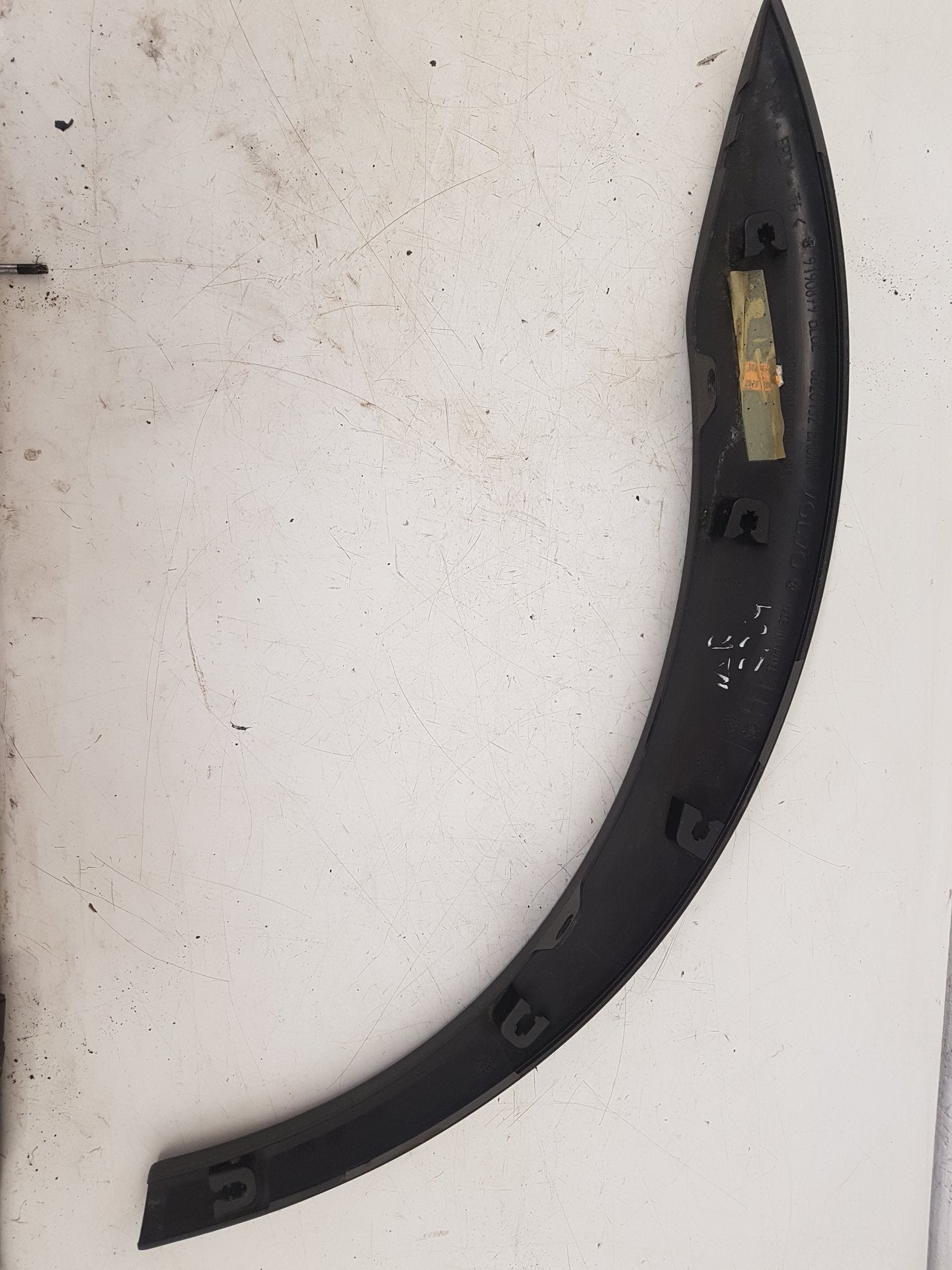 2004 - 2007 Volvo XC70  Estate Left Rear Wheel Arch Moulding 30678045