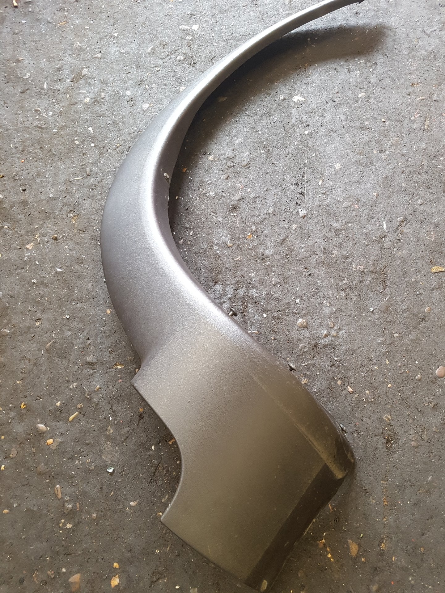 2000 - 2007 Volvo XC70  Estate Right Front Wheel Arch Moulding 30678044