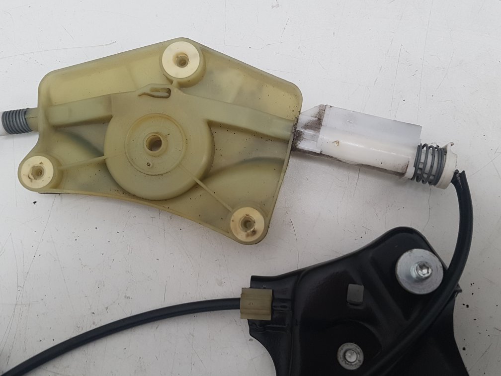 2008 - 2009 Volvo C70  Convertible WINDOW REGULATOR/MECH ELECTRIC  (FRONT PASSENGER SIDE) 30633660